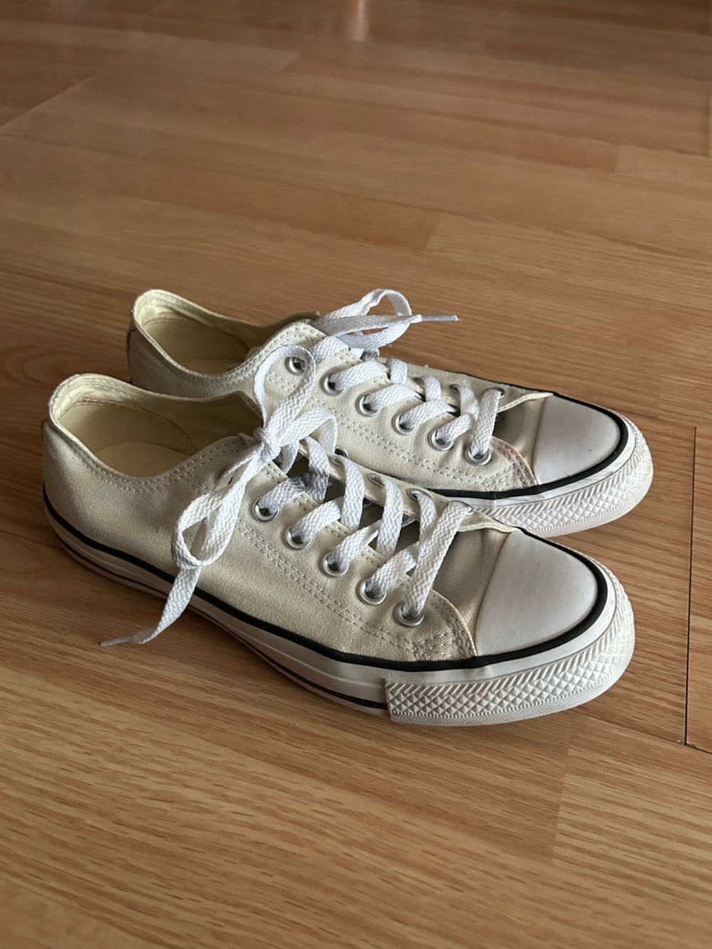 Converse Chuck Taylor All Star Low Top Light Yellow Shoes Women’s 7.5 Men’s 5.5